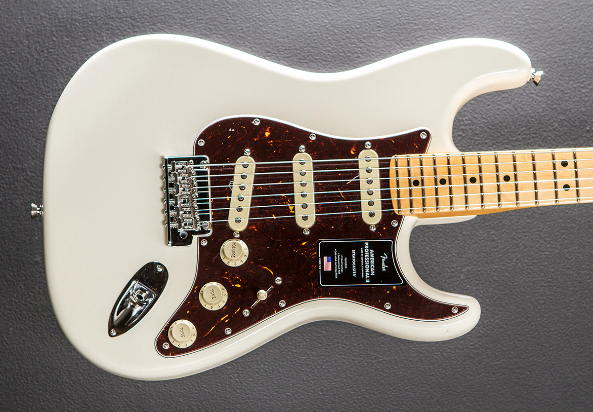 Fender American Professional II Stratocaster Electric Guitar Olympic White  w/ Case & Maple Fretboard