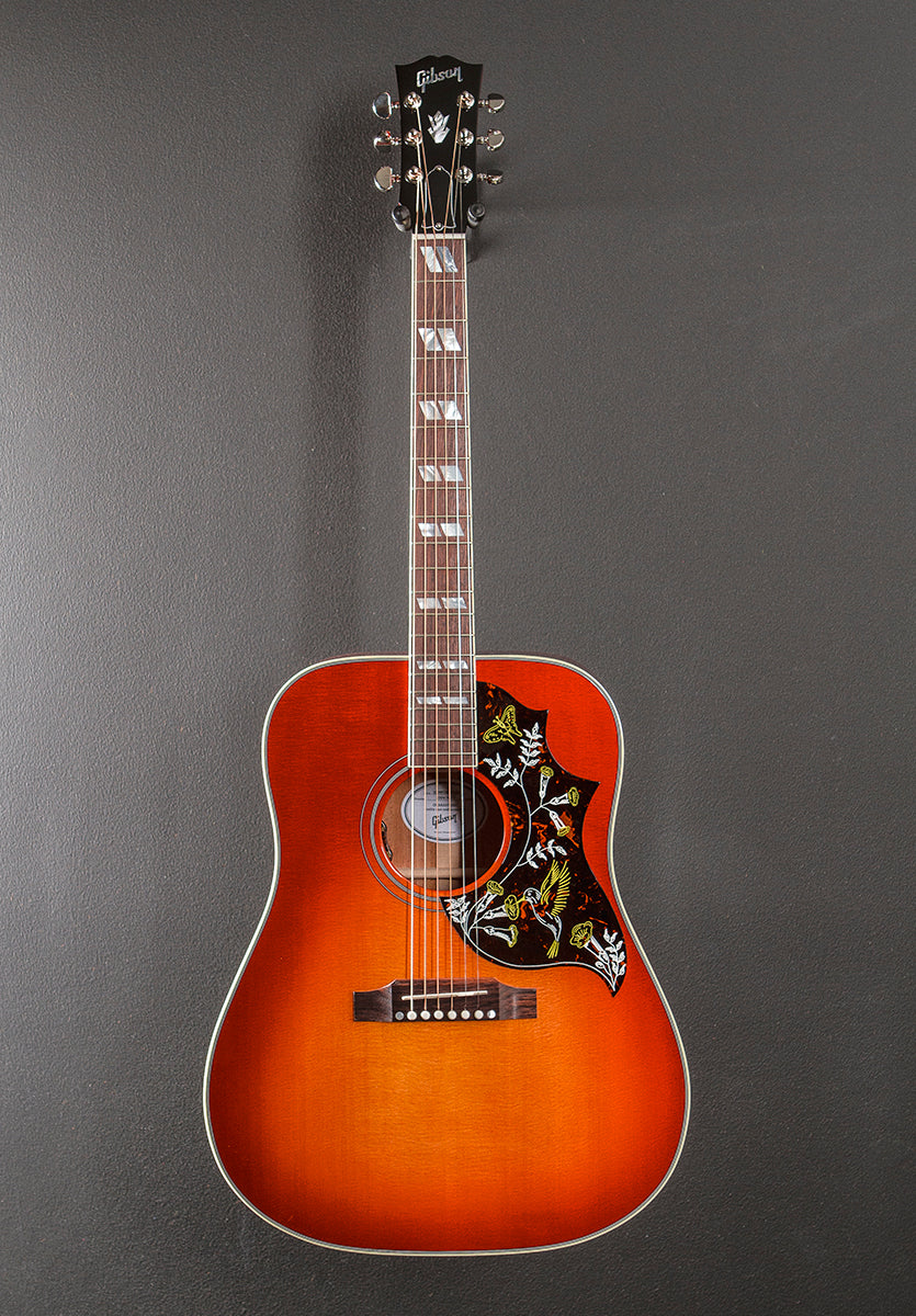 Hummingbird Standard - Vintage Cherry Sunburst