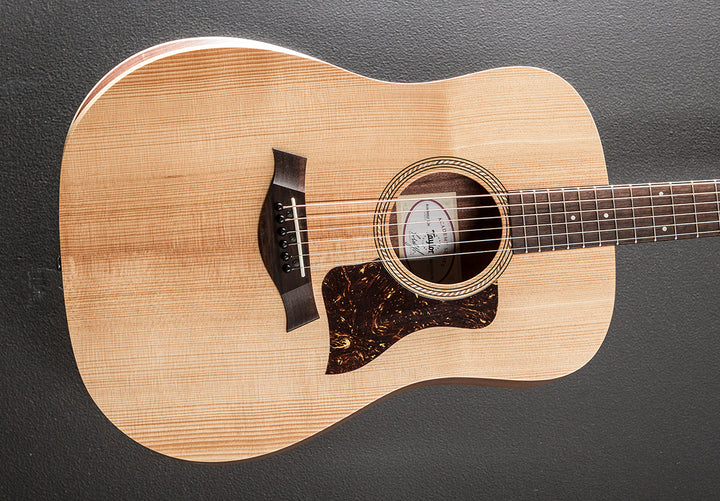 Academy 10E - Sitka Spruce w/Walnut