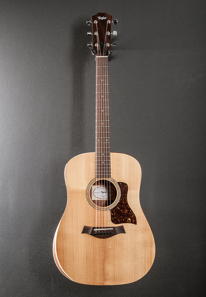 Academy 10E - Sitka Spruce w/Walnut