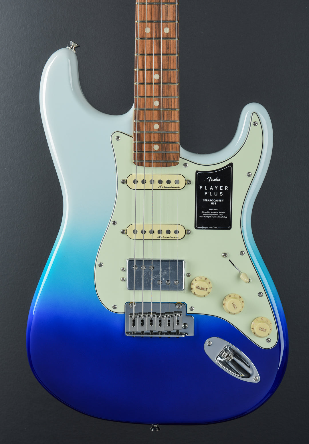 Player Plus Stratocaster HSS - Belair Blue w/Pau Ferro