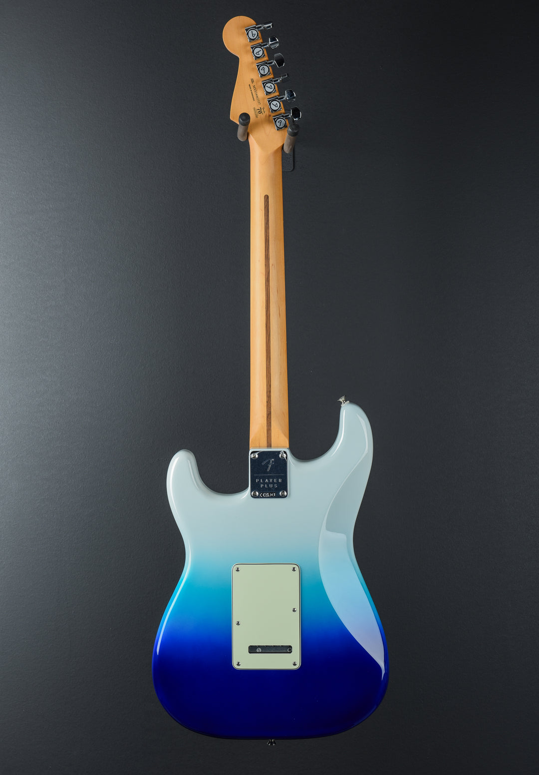 Player Plus Stratocaster HSS - Belair Blue w/Pau Ferro