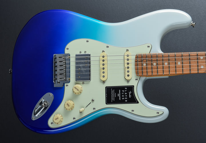 Player Plus Stratocaster HSS - Belair Blue w/Pau Ferro