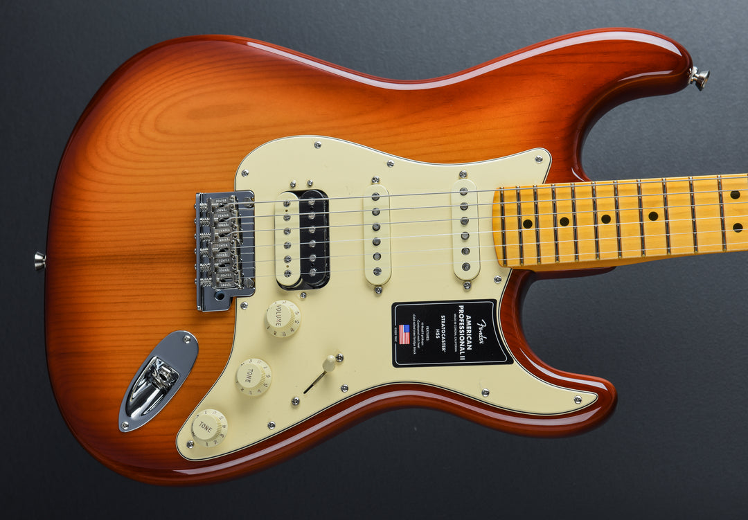 American Professional II Stratocaster HSS - Sienna Sunburst w/Maple