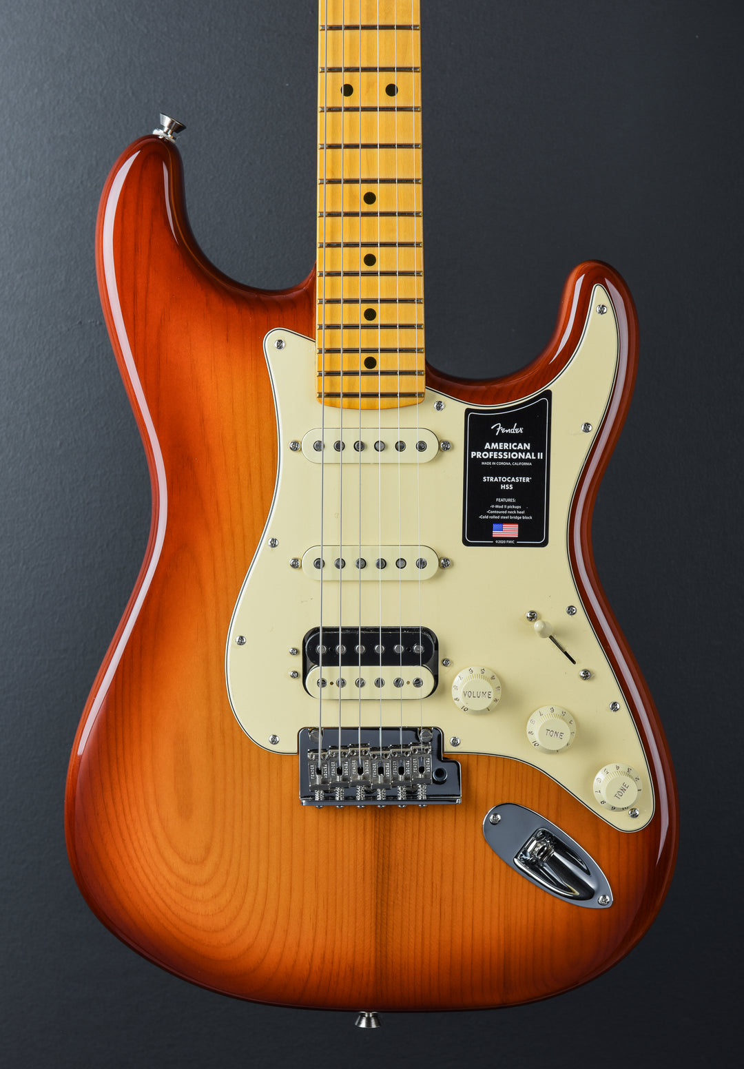 American Professional II Stratocaster HSS - Sienna Sunburst w/Maple