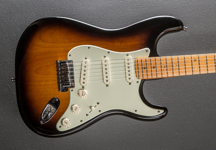 Used American Deluxe V Neck Strat '08