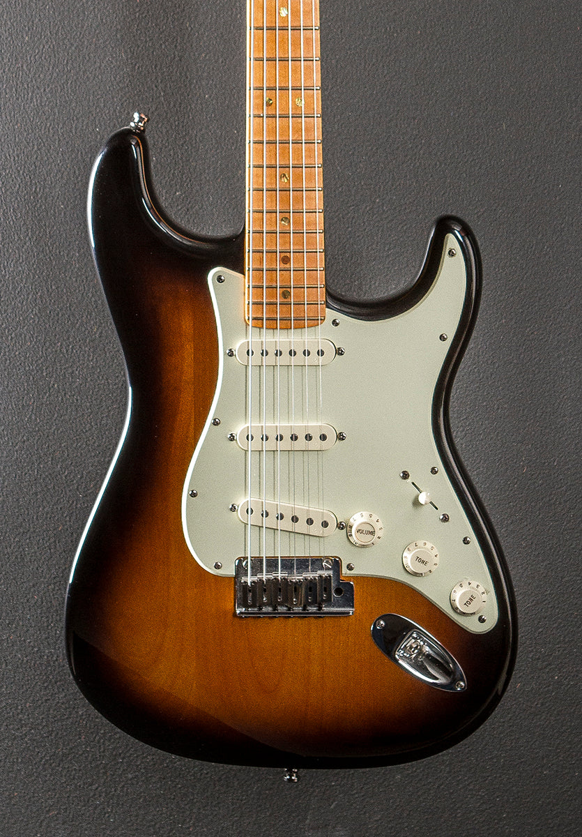 Used American Deluxe V Neck Strat '08