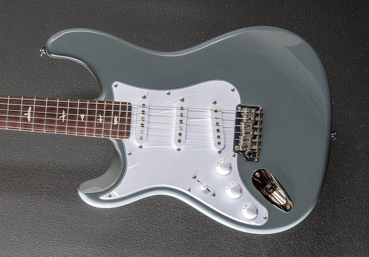 SE Silver Sky w/Rosewood Left Hand - Storm Gray