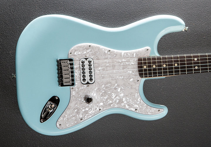 Limited Edition Tom DeLonge Stratocaster - Daphne Blue