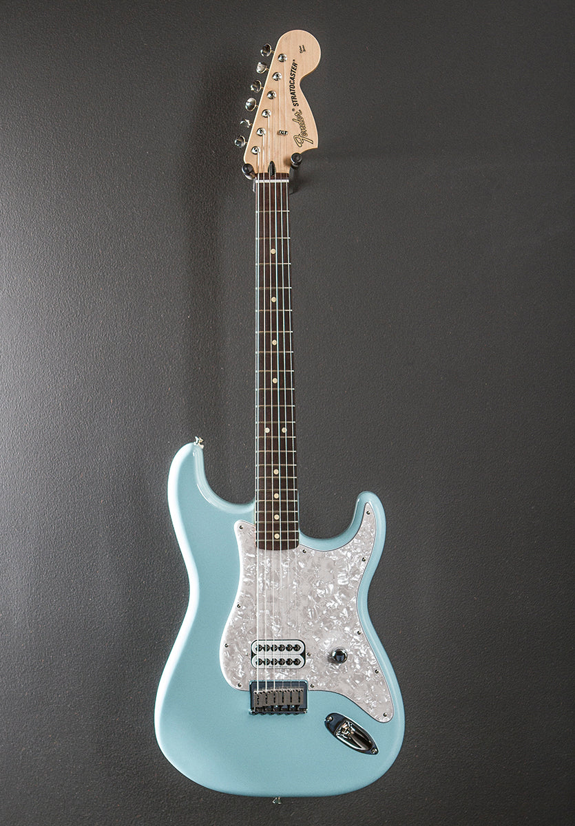 Limited Edition Tom DeLonge Stratocaster - Daphne Blue