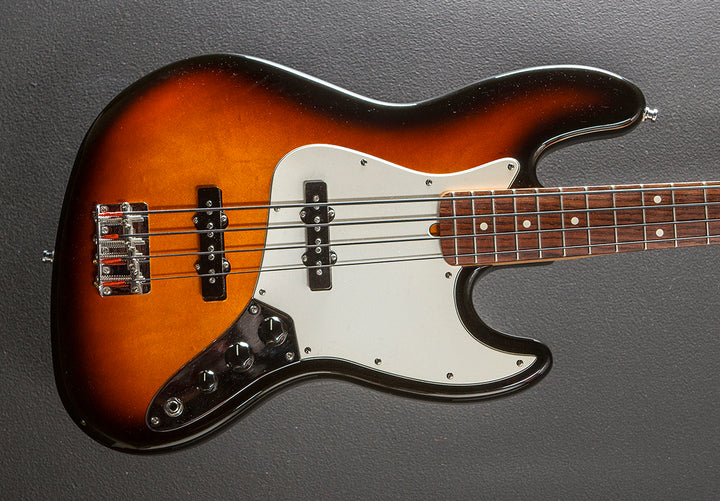 Used Standard Jazz Bass '03