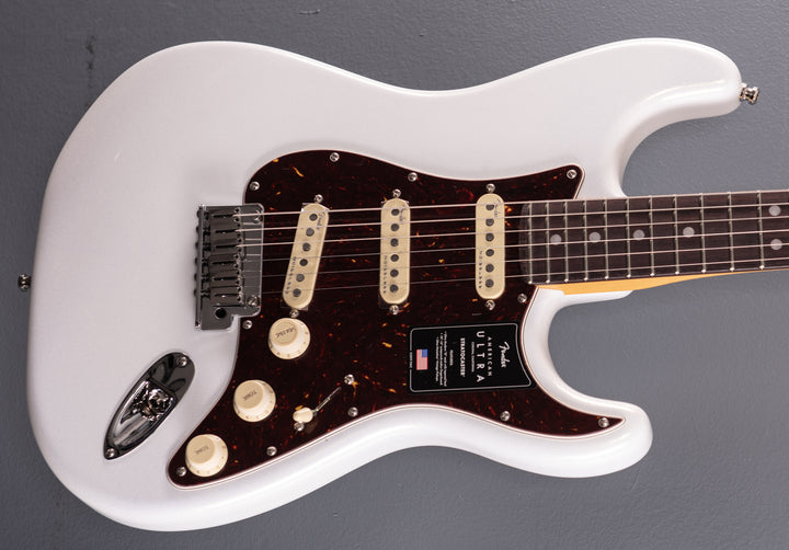 American Ultra Stratocaster – Arctic Pearl w/Rosewood