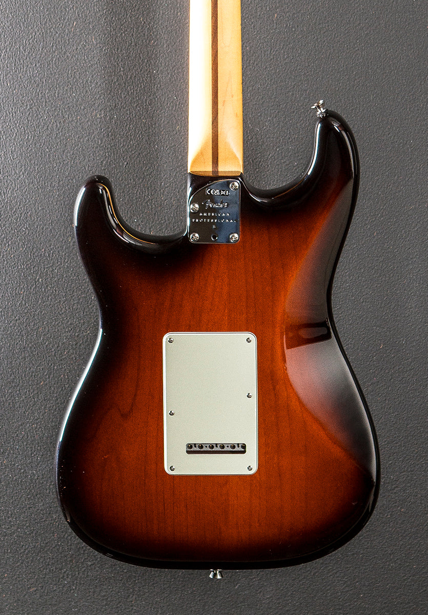 American Professional II Stratocaster – Two Tone Sunburst w/Maple