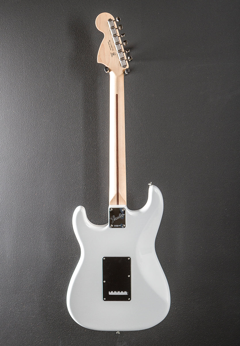 American Performer Stratocaster - Arctic White w/Rosewood