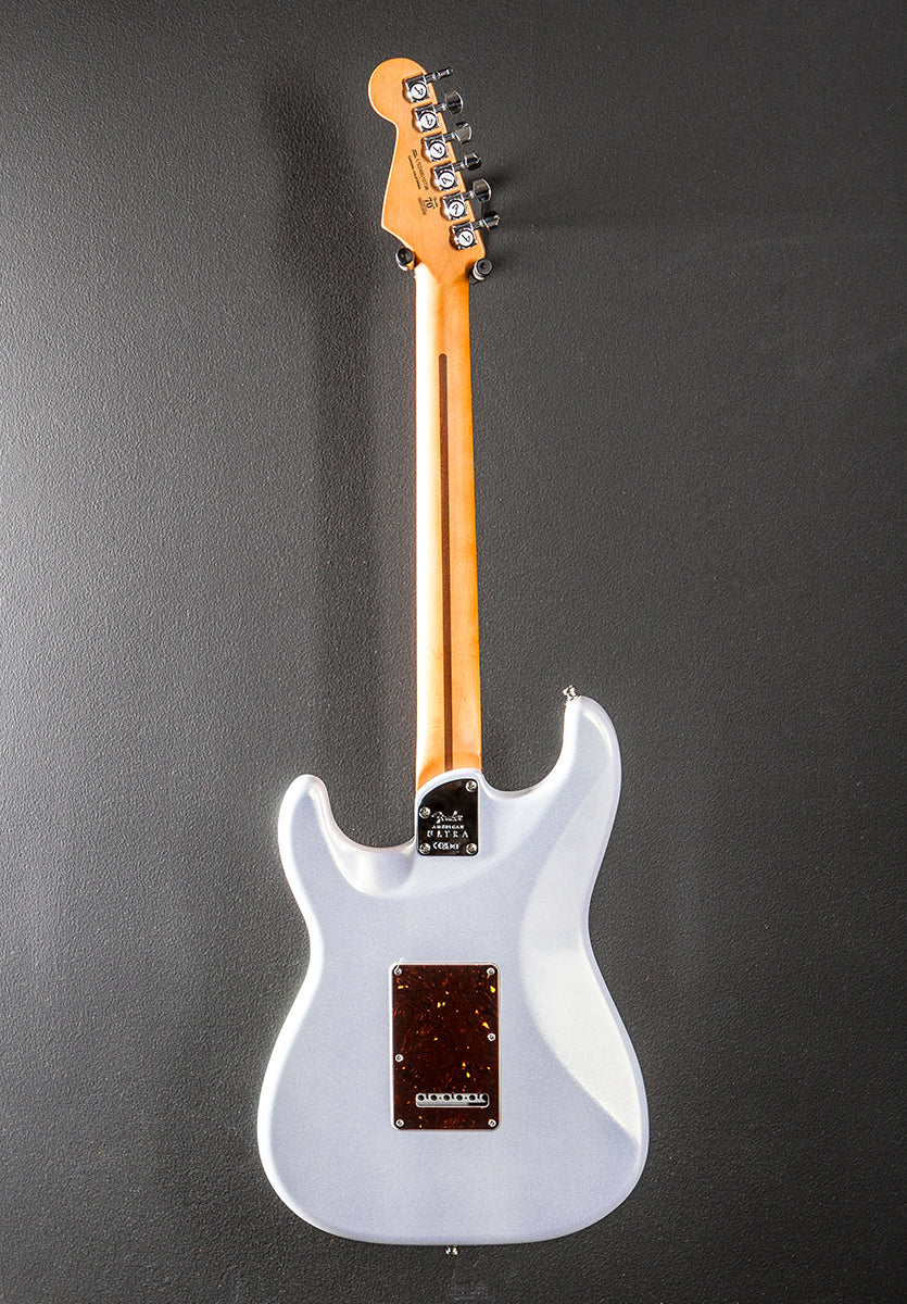 American Ultra Stratocaster - Arctic Pearl w/Rosewood