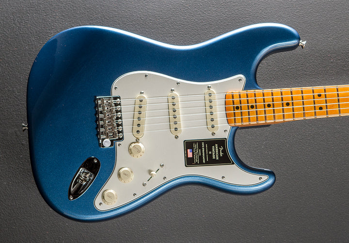 American Vintage II 1973 Stratocaster - Lake Placid Blue w/Maple