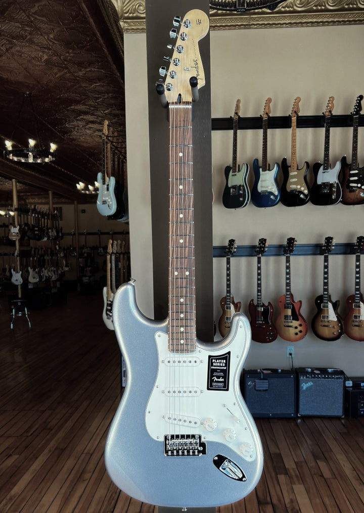 Player Stratocaster - Silver w/Pau Ferro