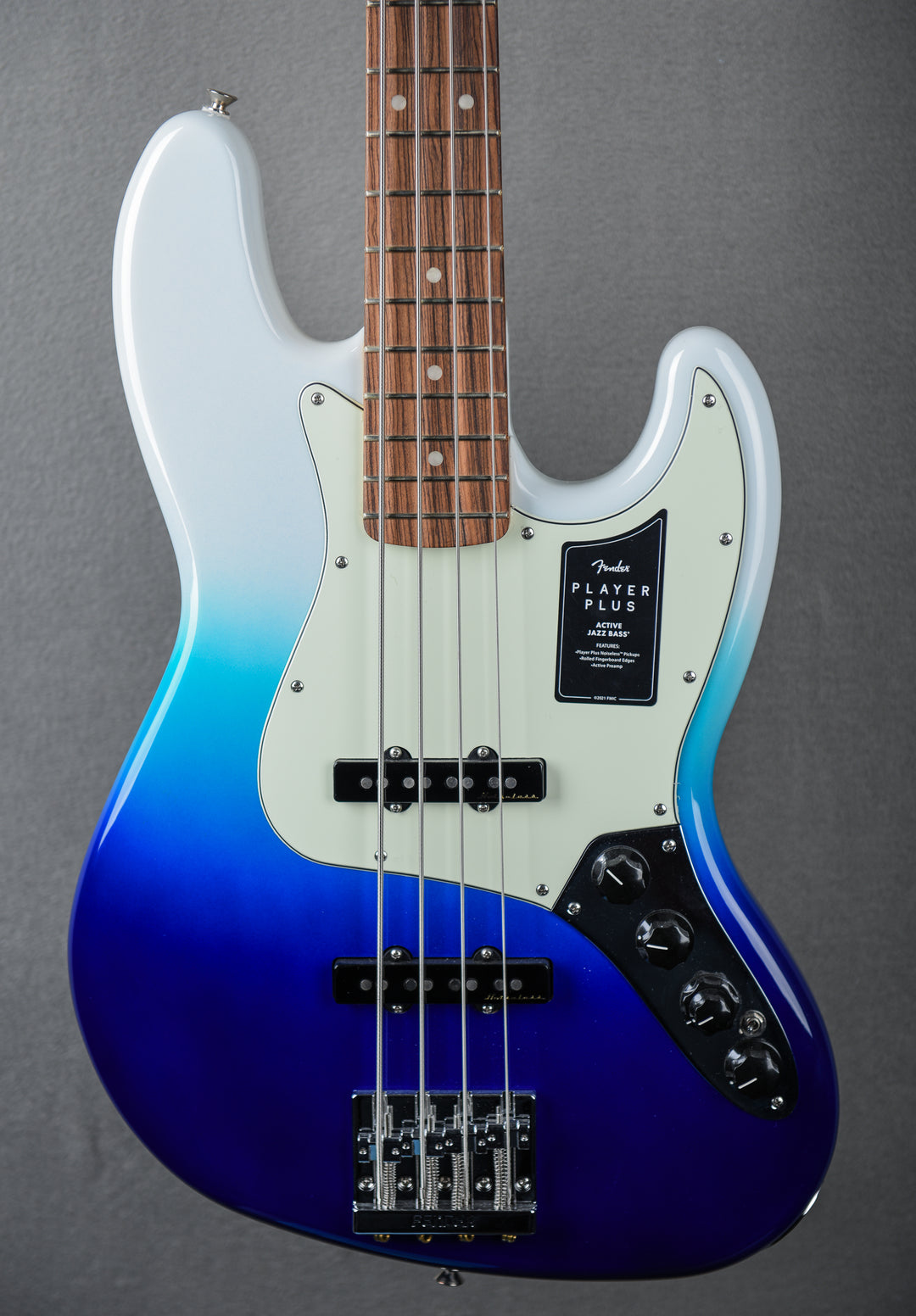 Player Plus Jazz Bass - Belair Blue