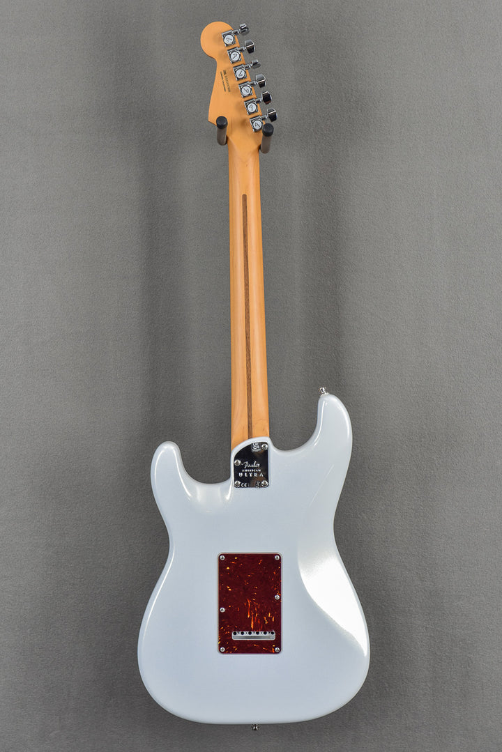 American Ultra Stratocaster - Arctic Pearl w/ Rosewood