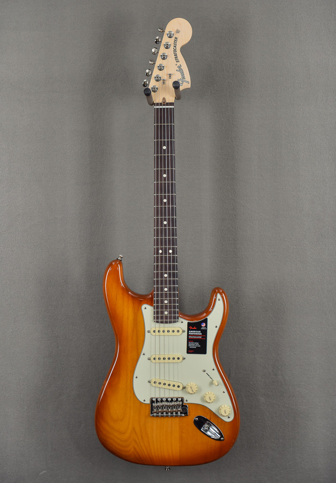 American Performer Stratocaster – Honey Burst w/Rosewood Fingerboard