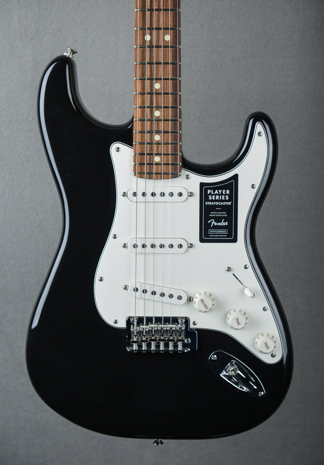 Player Stratocaster - Black W/ Pau Ferro