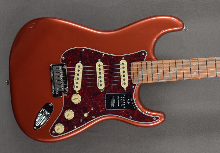 Player Plus Stratocaster - Aged Candy Apple Red