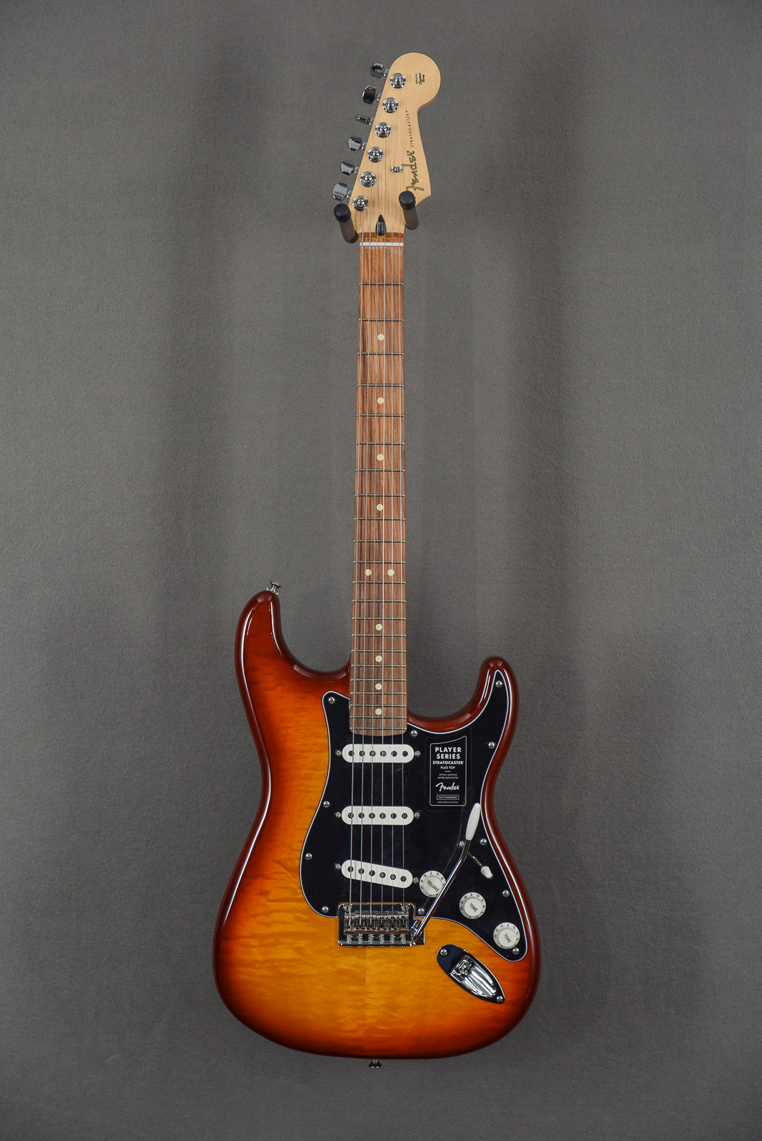 Player Stratocaster Plus Top - Tobacco Sunburst w/Pau Ferro