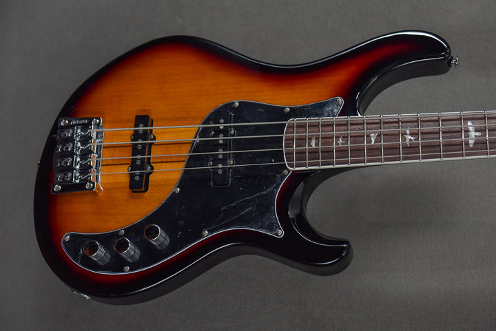 SE Kestrel Bass - Tri-Color Sunburst