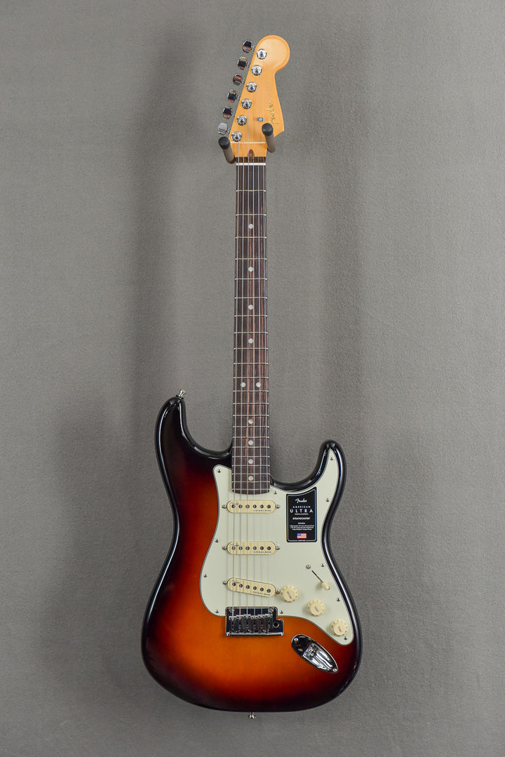 American Ultra Stratocaster –  Ultraburst w/Rosewood