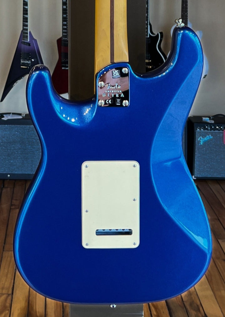 American Ultra Stratocaster – Cobra Blue w/Maple