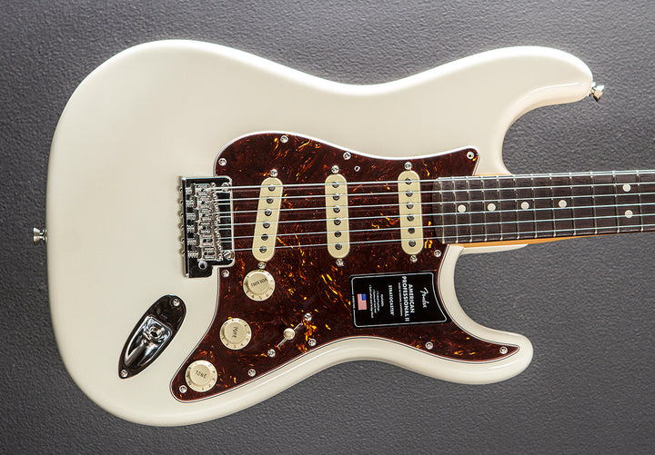 American Professional II Stratocaster - Olympic White w/Rosewood