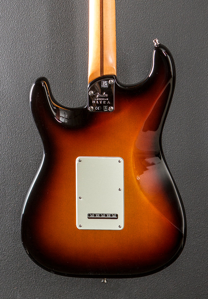 American Ultra Stratocaster HSS – Ultraburst w/Maple