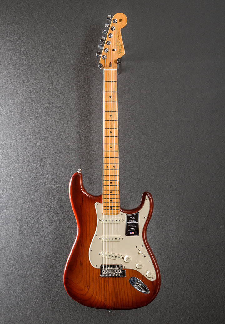 American Professional II Stratocaster – Sienna Sunburst w/Maple