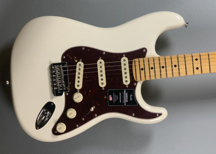 AMERICAN PROFESSIONAL II STRATOCASTER®-Olympic White